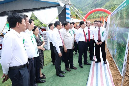 Khởi công xây dựng Nhà máy sản xuất phao, sản phẩm nhựa và động thổ Dự án điện mặt trời nổi lòng hồ thủy điện Sơn La